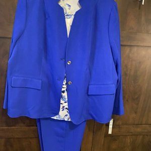 NWT TAHARI 3PC PANTSUIT.    ROYAL BLUE  JACKET /PANTS 22W.    TOP 3X